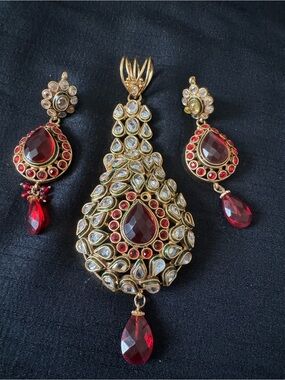 Elegant kundan Gold-Tone Red Teardrop Pendant & Earrings Set